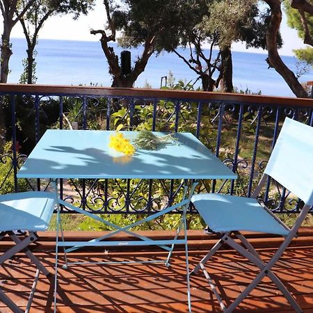 Mathesi Apartment Balcony إيليا المظهر الخارجي الصورة