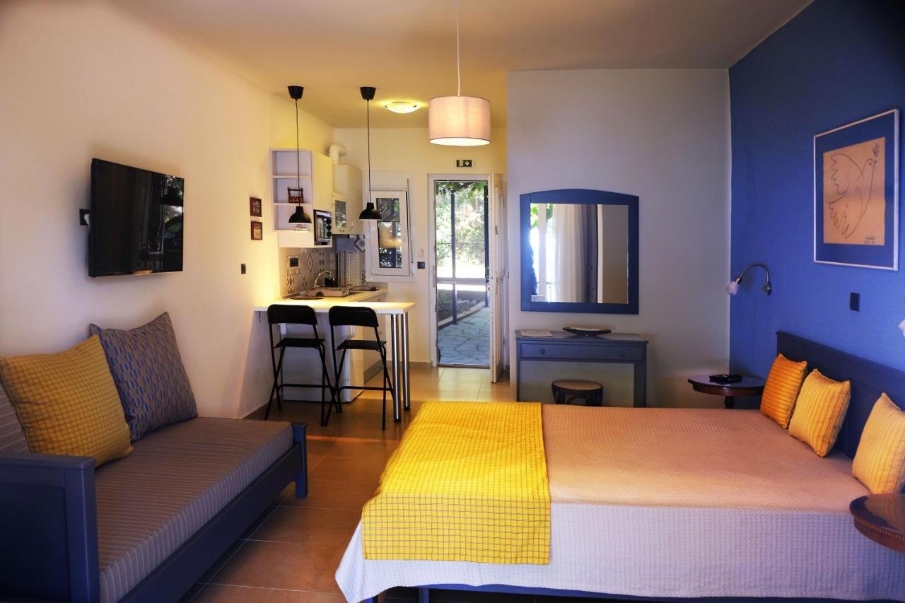 Mathesi Apartment Balcony إيليا المظهر الخارجي الصورة